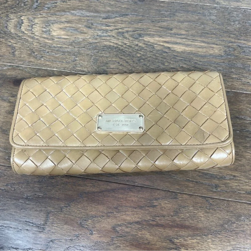 MICHAEL KORS Basket Weave Leather Clutch in Tan OS EUC